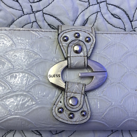 SALE !!! GUESS WHITE WALLET 🔥🔥🔥 - Picture 5 of 5